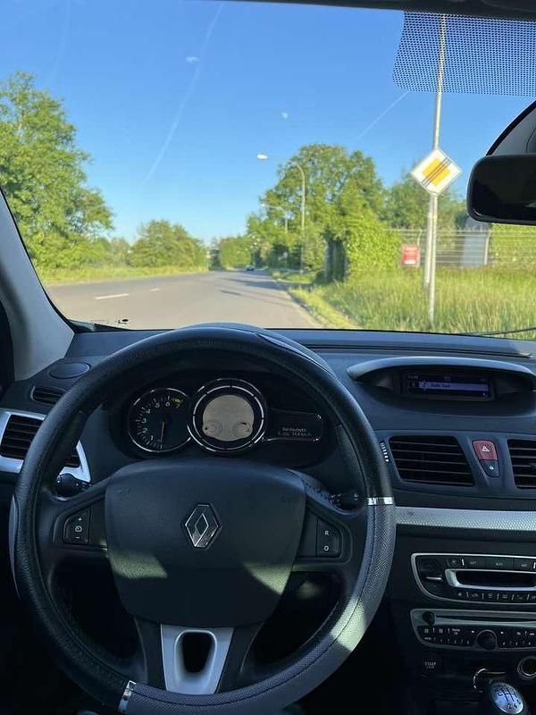 Silber Gebraucht 2009 Renault Mégane Coupé Coupé | 3.400 € (Guter Preis) - Bild 1/4