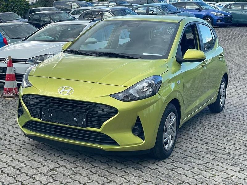 Gelb Neu 2025 Hyundai i10 Kleinwagen | 16.999 € (Superpreis) - Bild 1/4