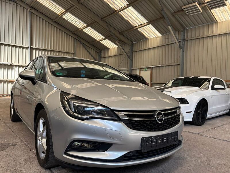 Silber Gebraucht 2018 Opel Astra Edition Limousine | 7.950 € (Guter Preis) - Bild 1/4
