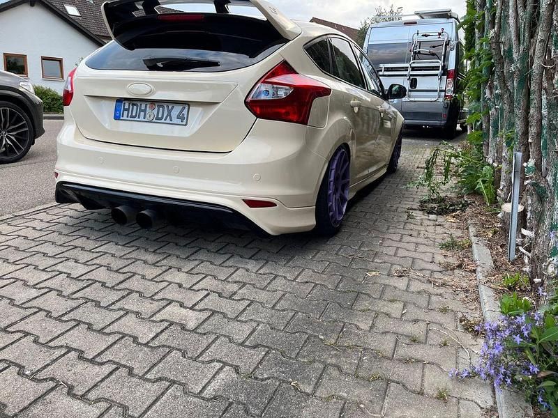 Gebraucht Ford Focus Sport 250 PS (183 kW) 2013 Schwarz Limousine