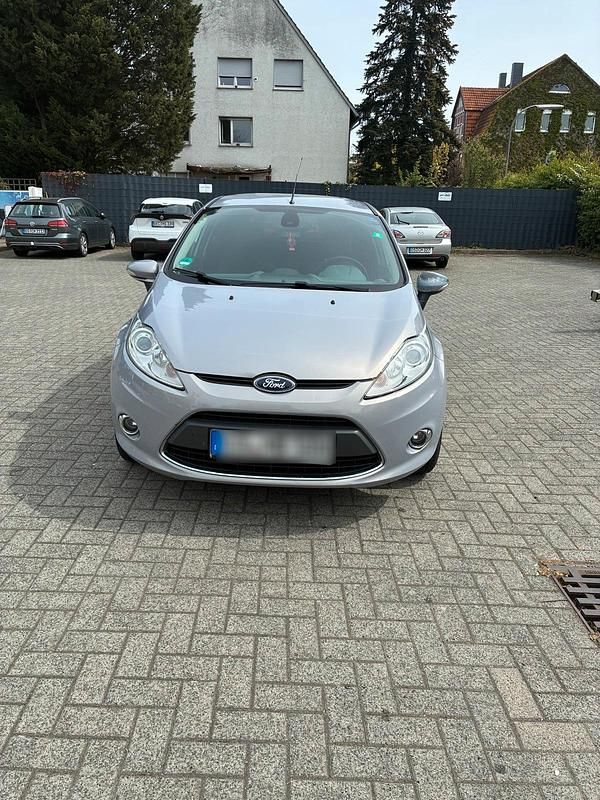 Gebraucht Ford Fiesta 95 PS (69 kW) 2011 Grau Kleinwagen