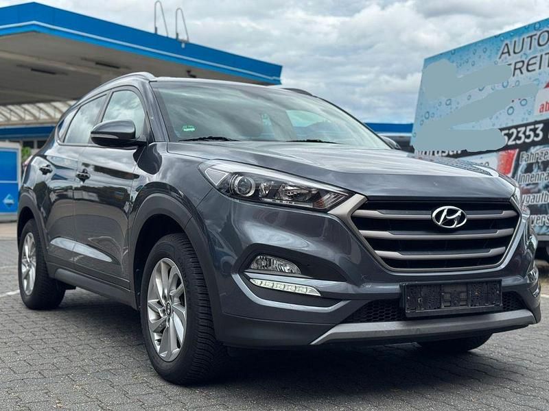 Grau Gebraucht 2017 Hyundai Tucson Advantage SUV | 13.499 € (Guter Preis) - Bild 1/4