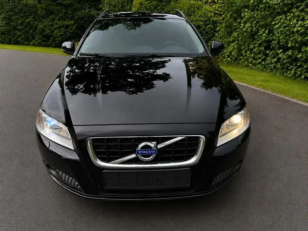 Gebraucht Volvo V70 Momentum 136 PS (100 kW) 2013 Schwarz Kombi