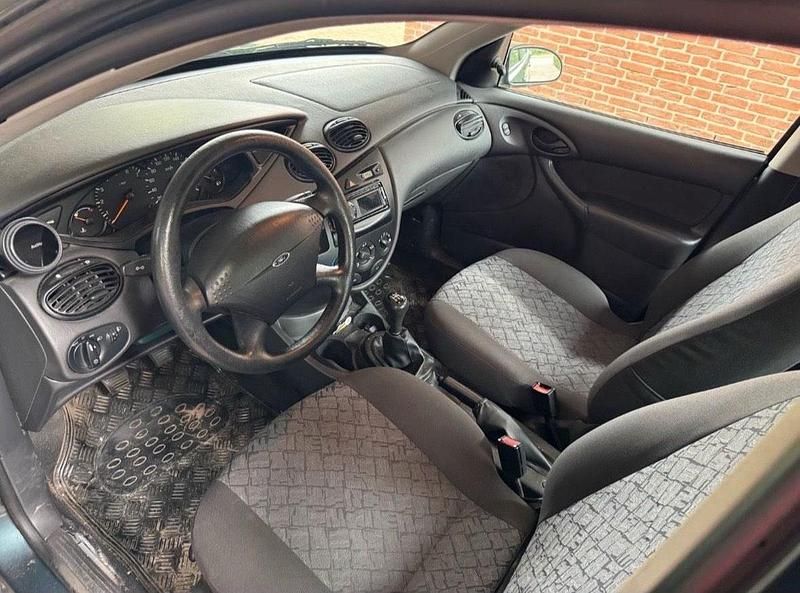 Grün Gebraucht 2006 Ford Focus Limousine | 650 € (Superpreis) - Bild 1/4