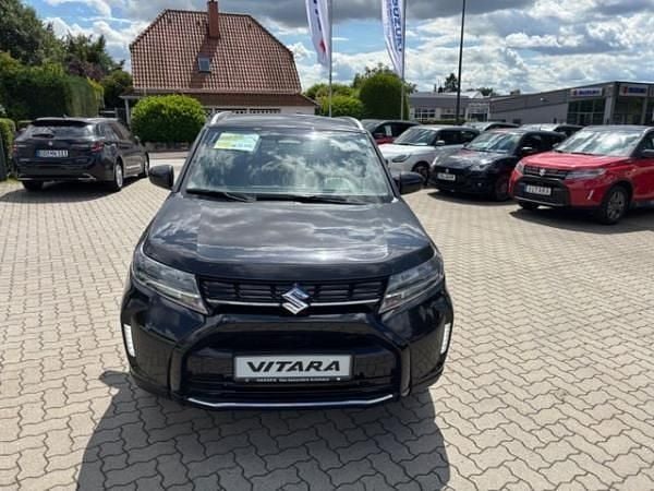 Schwarz (comic black pearl) Neu 2025 Suzuki Vitara Comfort SUV | 20.990 € (Superpreis) - Bild 1/4