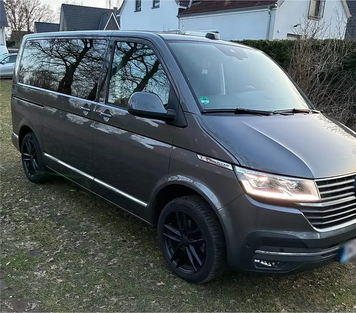 Gebraucht VW Multivan Generation Six 150 PS (110 kW) 2020 Grau Van / Kleinbus