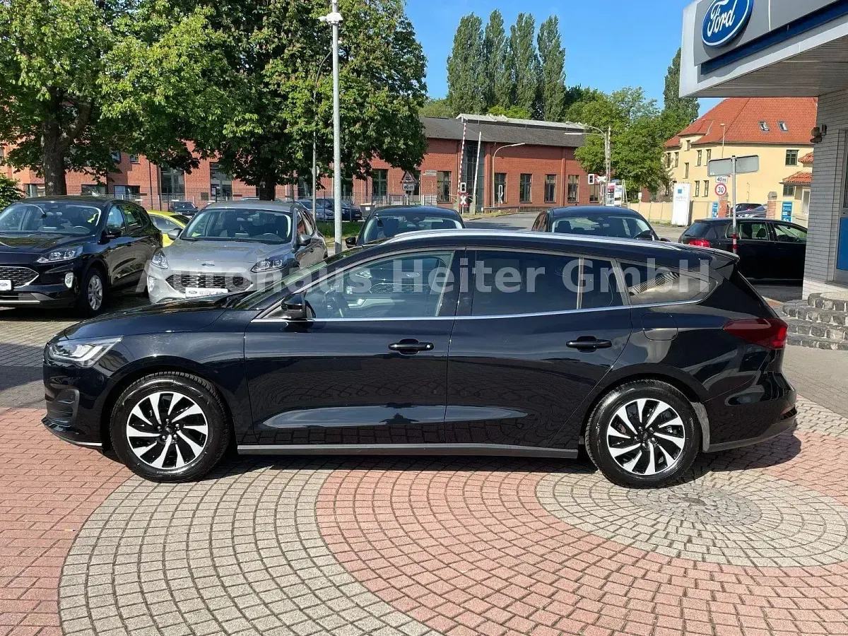 Gebraucht Ford Focus Titanium 125 PS (91 kW) 2024 Schwarz Kombi