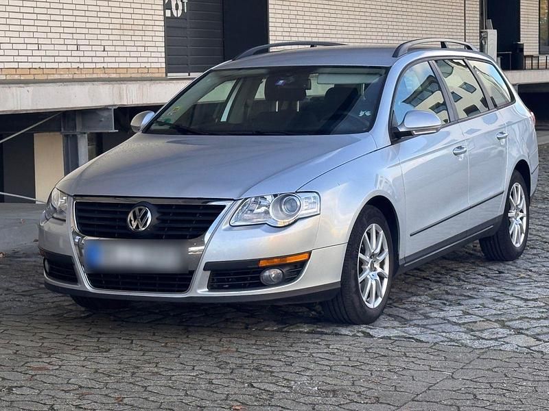 Silber Gebraucht 2006 VW Passat Kombi | 1.599 € (Superpreis) - Bild 1/4