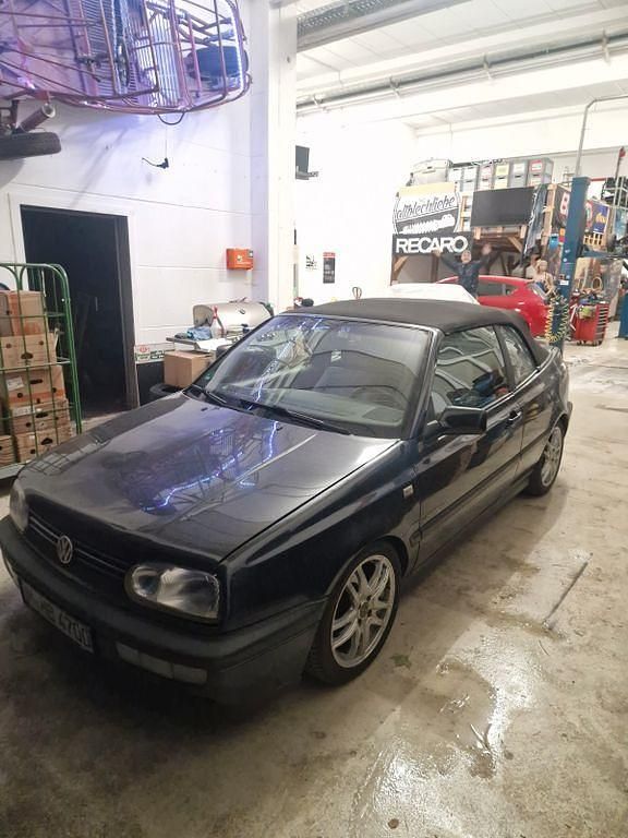 Schwarz Gebraucht 1994 VW Golf Cabriolet Comfortline Cabrio | 1.999 € - Bild 1/4