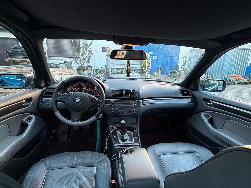 Gebraucht BMW 320 150 PS (110 kW) 2004 Schwarz Limousine