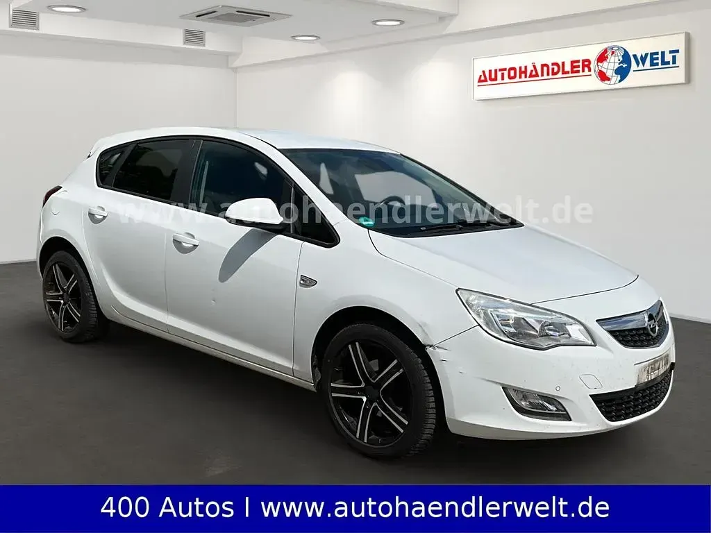 Gebraucht Opel Astra Edition 140 PS (102 kW) 2011 Weiß Limousine