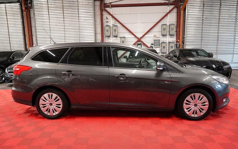 Gebraucht Ford Focus 125 PS (91 kW) 2017 Grau Kombi