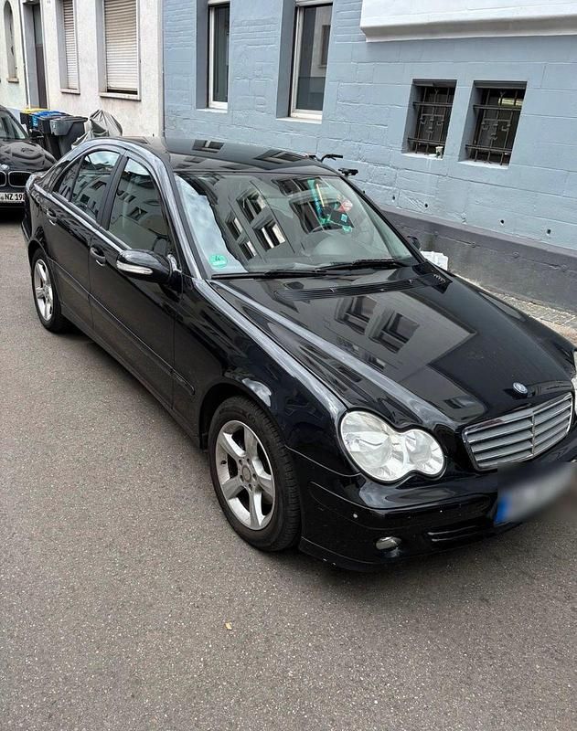 Schwarz Gebraucht 2005 Mercedes C200 Classic Kombi | 4.200 € (Teuer) - Bild 1/4