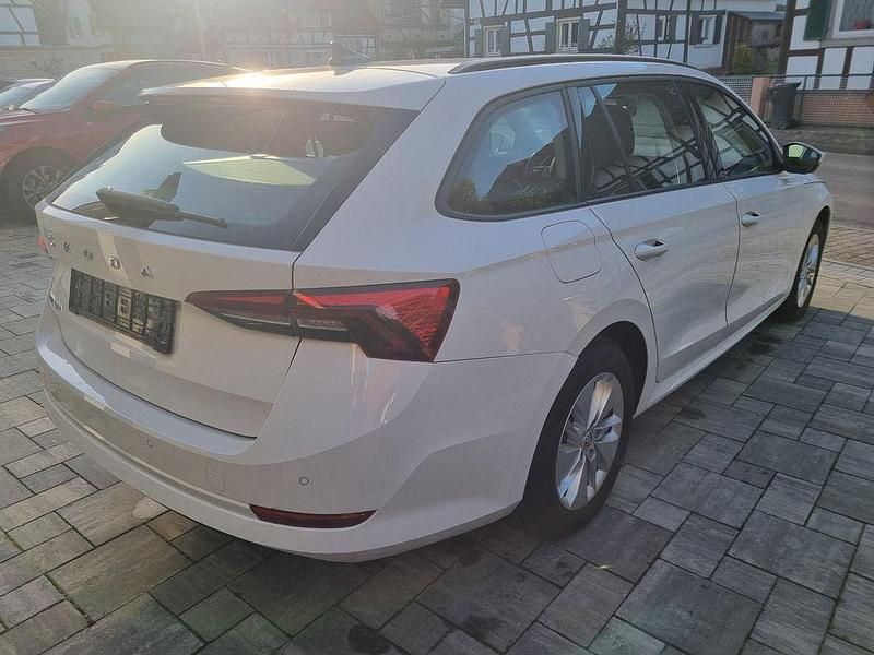 Gebraucht Skoda Octavia Ambition 150 PS (110 kW) 2022 Weiß Kombi