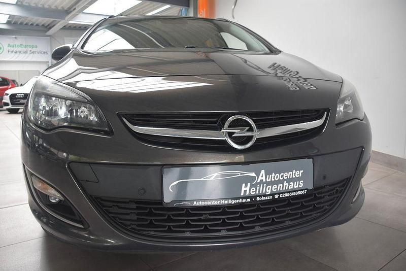 Grau Gebraucht 2013 Opel Astra Edition Kombi | 3.380 € (Guter Preis) - Bild 1/4