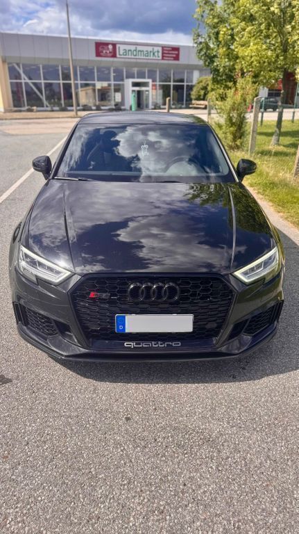 Schwarz Gebraucht 2017 Audi RS3 Ambiente Kleinwagen | 46.500 € (Teuer) - Bild 1/4