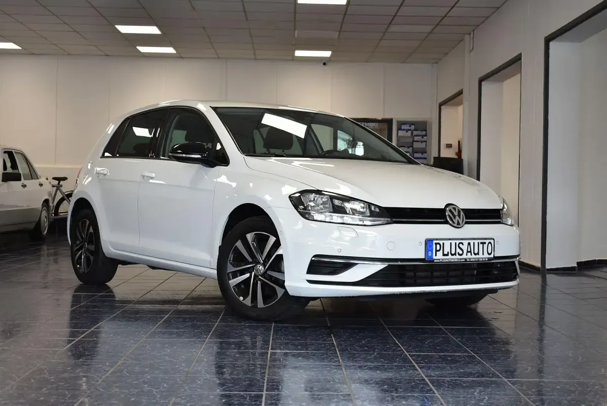 Gebraucht VW Golf VII IQ Drive 116 PS (85 kW) 2019 Weiß Limousine
