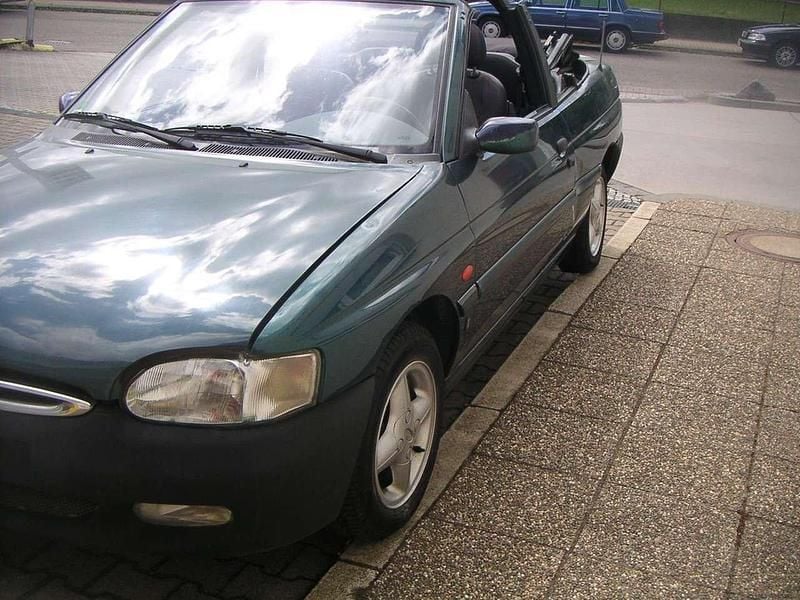 Gebraucht Ford Escort Cabriolet Ghia 90 PS (66 kW) 1997 Grün Cabrio