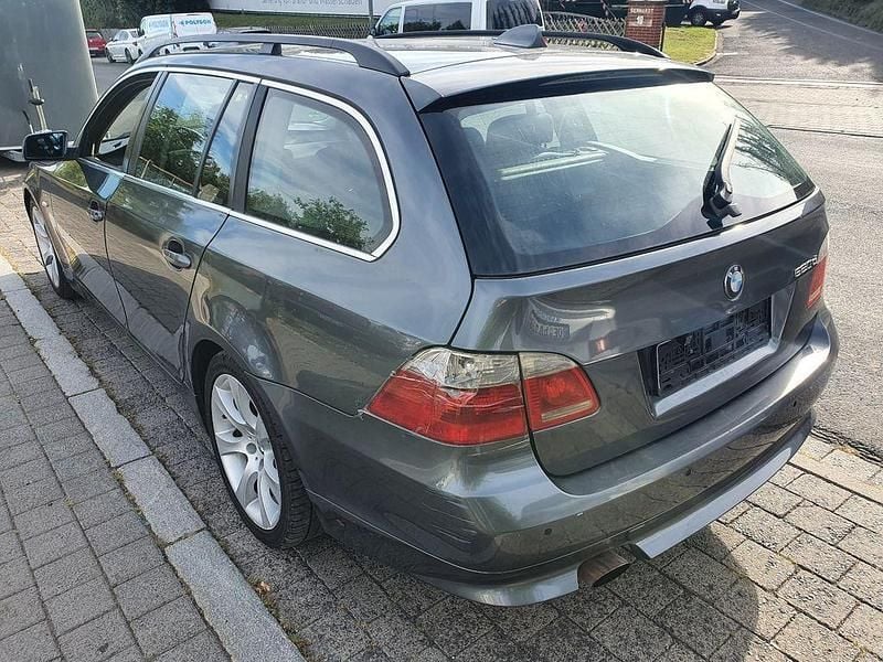 Gebraucht BMW 520 163 PS (119 kW) 2006 Grau Limousine