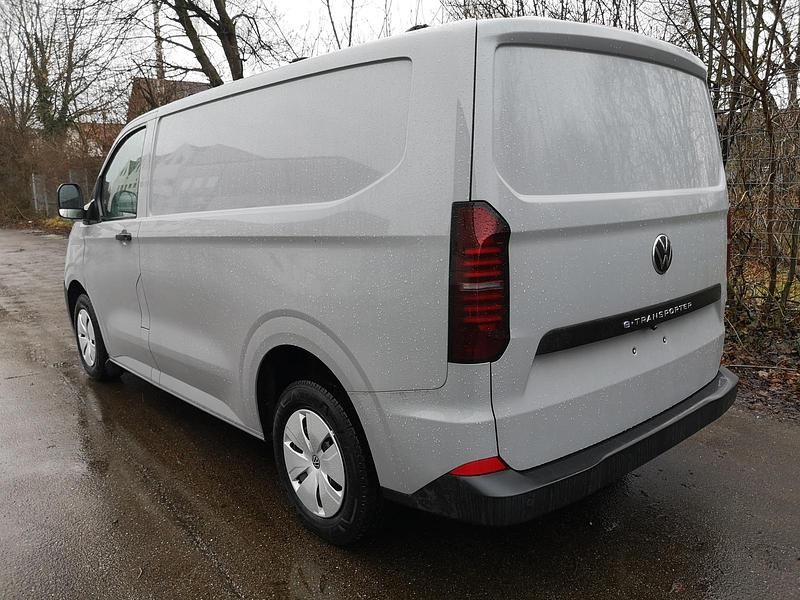 Neu VW T6.1 100 kW (136 PS) 2026 Stone grey Van