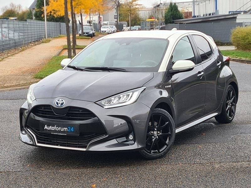 Grau Gebraucht 2020 Toyota Yaris Style Kleinwagen | 18.750 € (Fairer Preis) - Bild 1/4