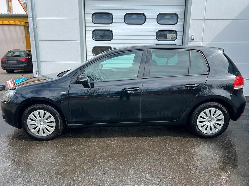Gebraucht VW Golf VI Match 105 PS (77 kW) 2012 Schwarz Kleinwagen