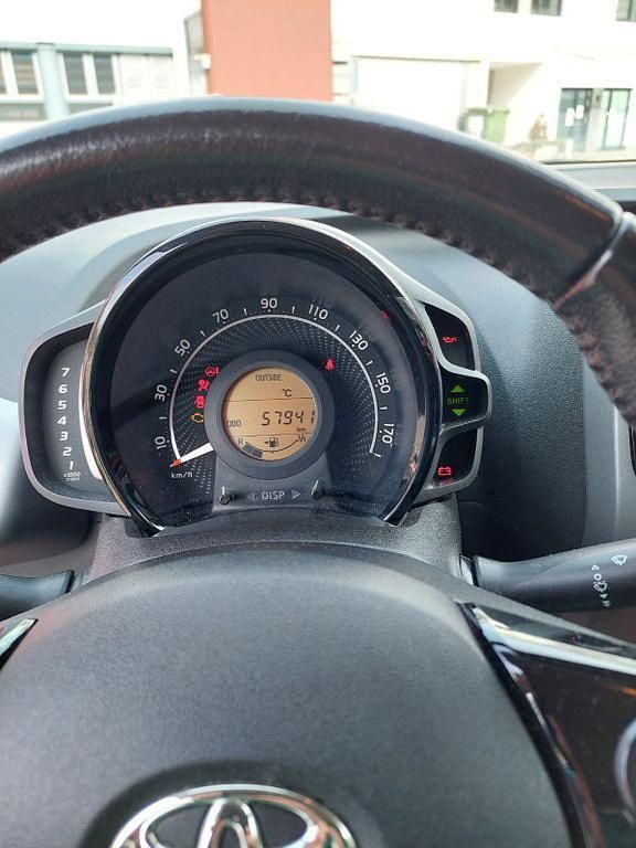 Gebraucht Toyota Aygo 72 PS (52 kW) 2019 Rot Kleinwagen