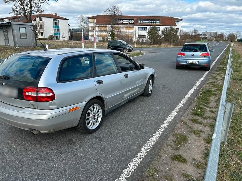 Gebraucht Volvo V40 100 PS (73 kW) 2000 Silber Kombi