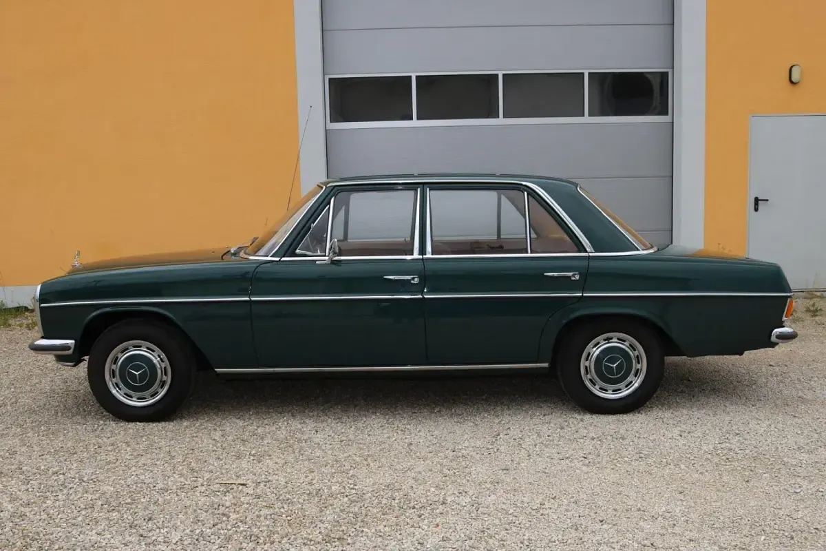 Gebraucht Mercedes W115 1969 Grün Limousine