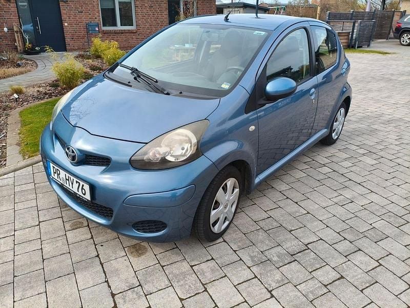 Gebraucht Toyota Aygo 68 PS (50 kW) 2010 Blau Kleinwagen