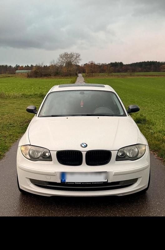 Weiß Gebraucht 2007 BMW 118 Kleinwagen | 1.550 € (Superpreis) - Bild 1/4