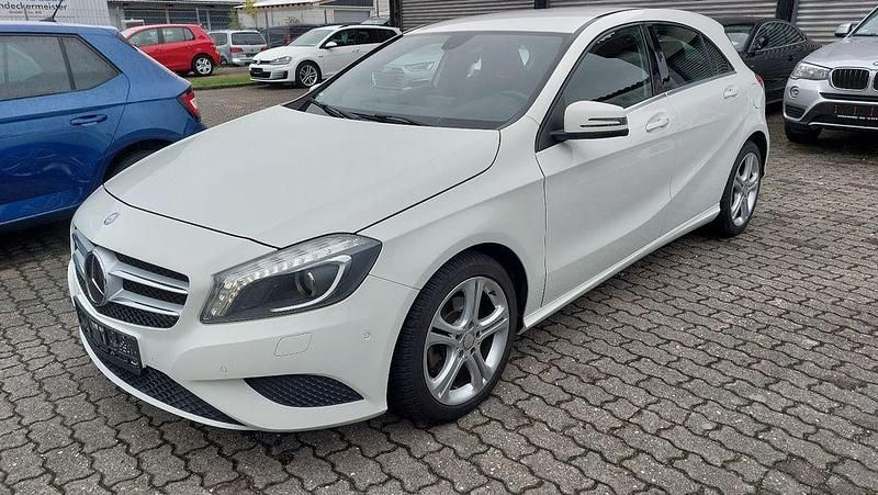 Weiß Gebraucht 2013 Mercedes A180 Limousine | 9.750 € (Fairer Preis) - Bild 1/4