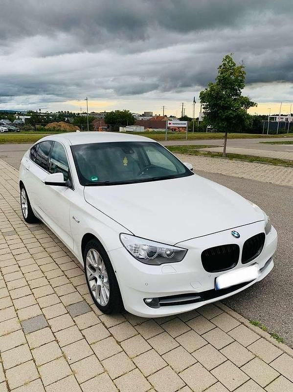 Weiß Gebraucht 2011 BMW 530 Gran Turismo Limousine | 12.500 € (Fairer Preis) - Bild 1/4