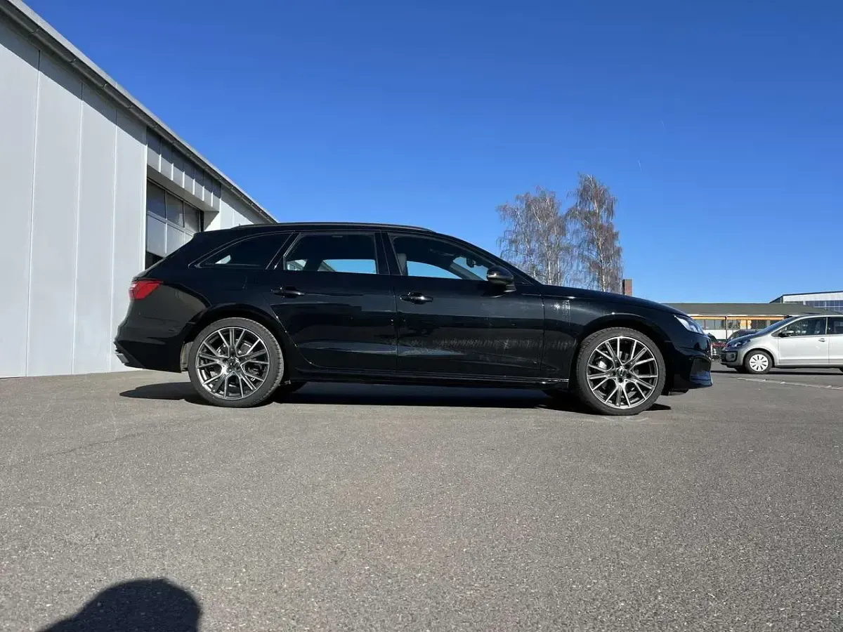 Gebraucht Audi A4 S-Line 204 PS (150 kW) 2022 Mythosschwarz Kombi