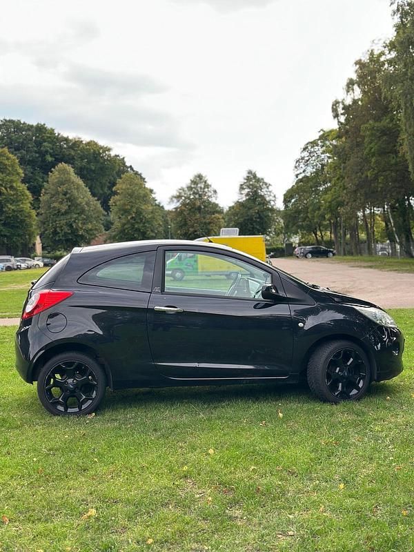Second-hand Ford Ka 69 CP (50 kW) 2011 Negru Hatchback