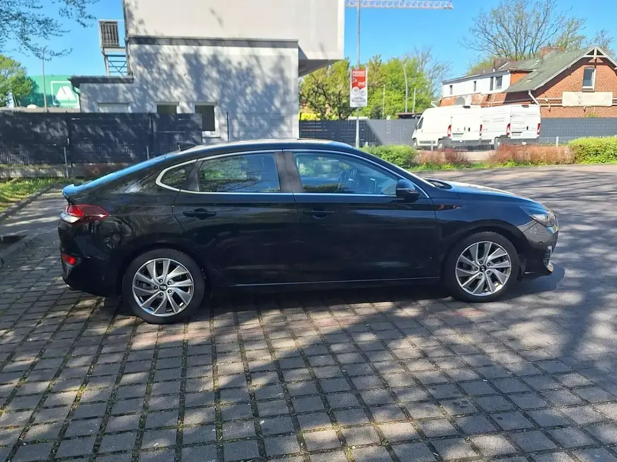 Gebraucht Hyundai i30 Style 140 PS (102 kW) 2020 Schwarz Coupé