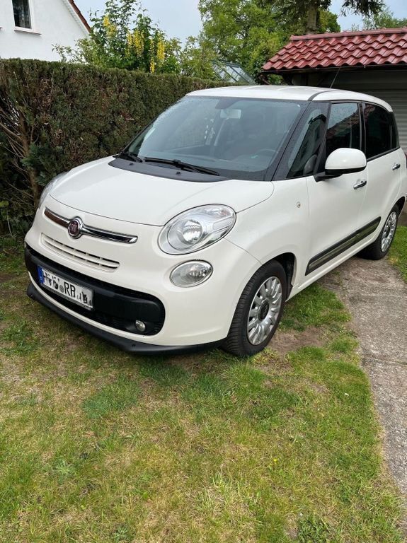 Weiß Gebraucht 2015 Fiat 500L Lounge Van / Kleinbus | 6.450 € (Guter Preis) - Bild 1/4