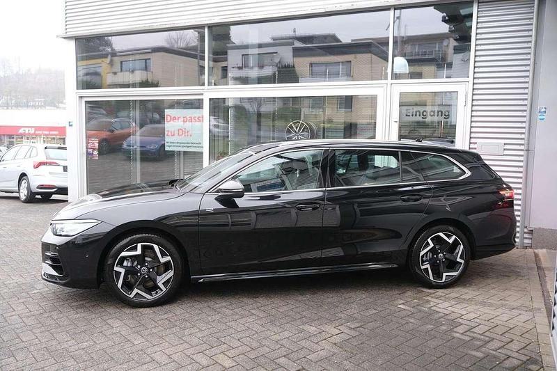 Nowe VW Passat Pro 265 KM (194 kW) 2026 Czarny Kombi