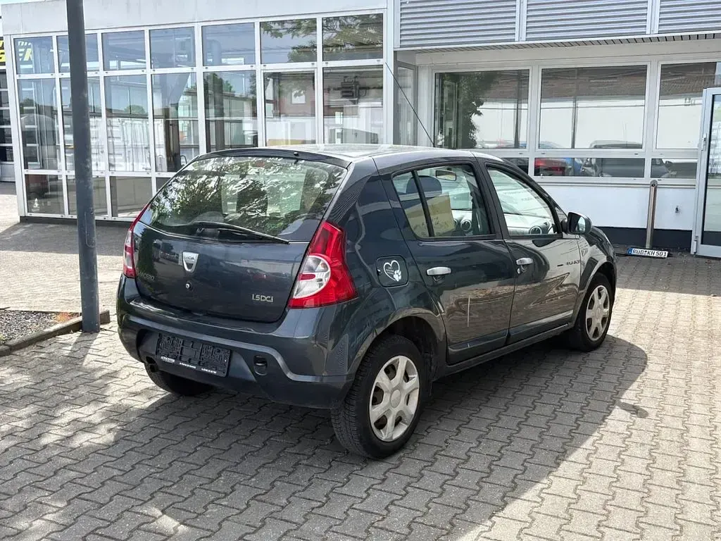 Gebraucht Dacia Sandero Lauréate 75 PS (55 kW) 2011 Grau Limousine