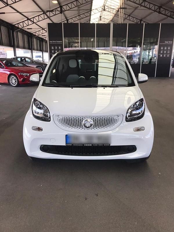Weiß Gebraucht 2015 Smart ForTwo Coupé Passion Coupé | 10.950 € (Teuer) - Bild 1/4