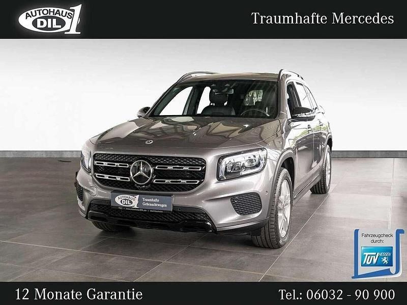 Grau (mountaingrau met.) Gebraucht 2022 Mercedes GLB200 Night SUV | 22.650 € - Bild 1/3
