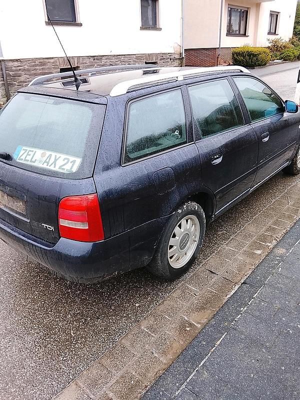 Gebraucht Audi A4 90 PS (66 kW) 2000 Blau Kombi