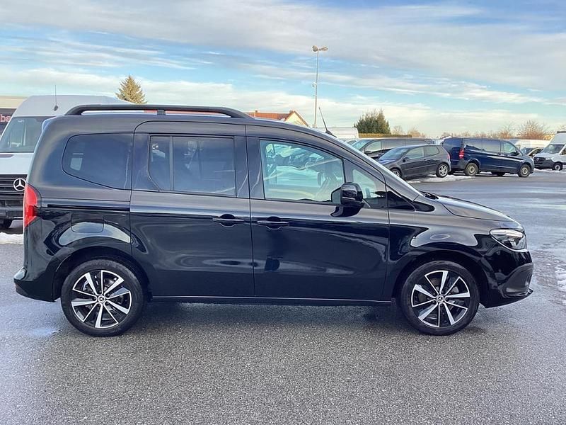 Gebraucht Mercedes EQT200 89 kW (122 PS) 2024 Loparitschwarz metallic Van / Kleinbus