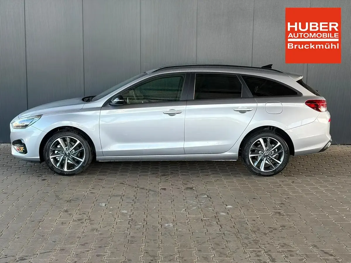 Neu Hyundai i30 Comfort 101 PS (74 kW) 2025 Shimmering silver Kombi