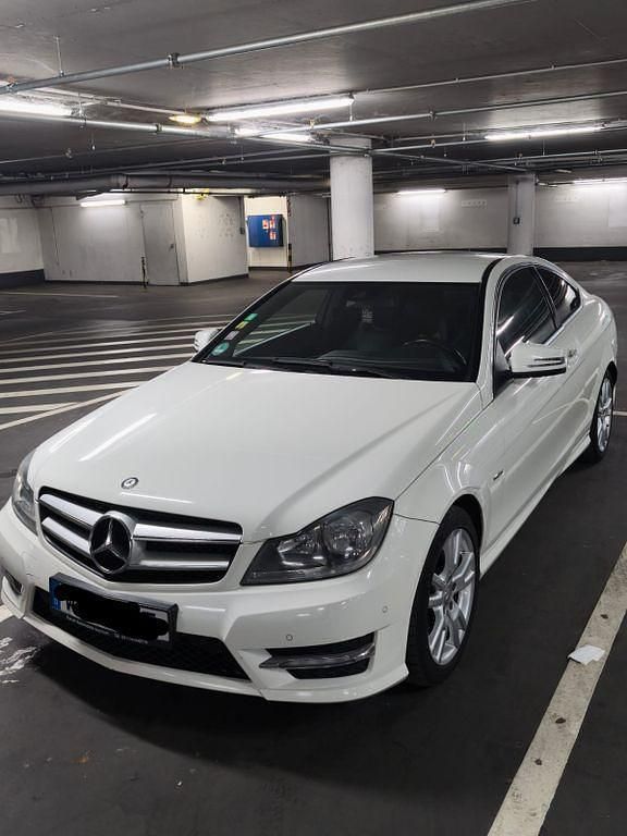 Weiß Gebraucht 2011 Mercedes C220 Limousine | 8.000 € (Fairer Preis) - Bild 1/4
