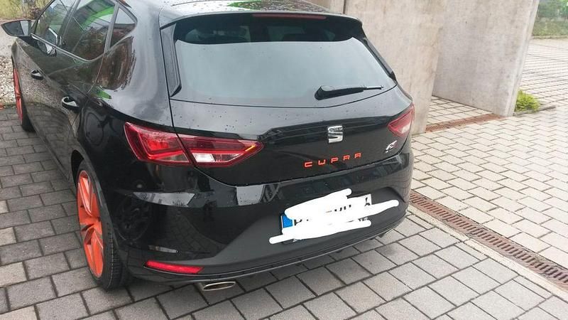 Schwarz Gebraucht 2016 Cupra Leon Limousine | 17.200 € (Superpreis) - Bild 1/4