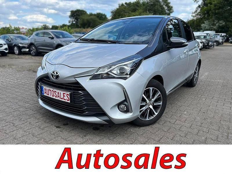 Silber Gebraucht 2019 Toyota Yaris Design Limousine | 10.803 € (Fairer Preis) - Bild 1/4