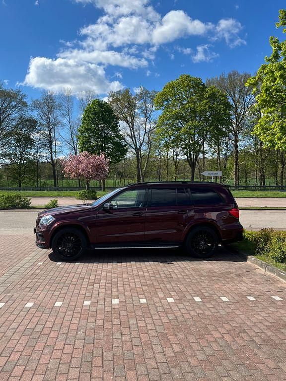 Rot Gebraucht 2014 Mercedes GL350 AMG SUV | 19.999 € (Fairer Preis) - Bild 1/4