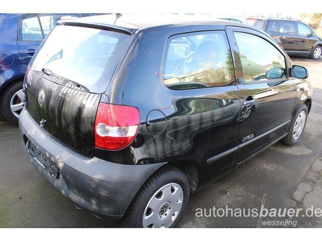Gebraucht VW Fox Basis 54 PS (39 kW) 2009 Schwarz Kleinwagen