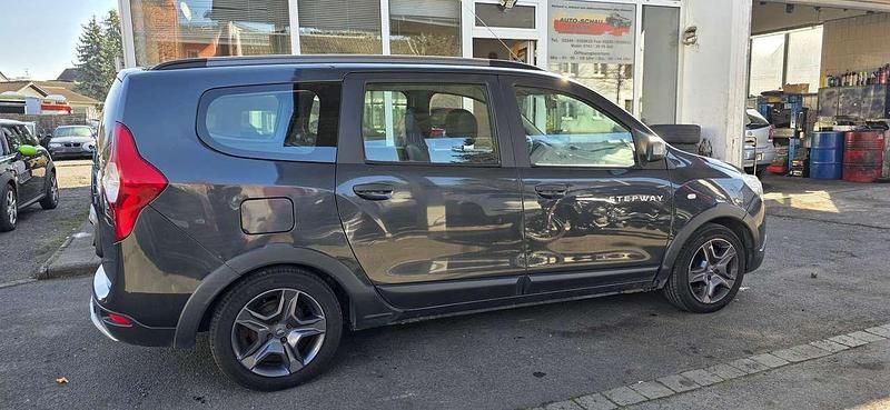 Gebraucht Dacia Lodgy Celebration 116 PS (85 kW) 2017 Grau "comete" Van / Kleinbus